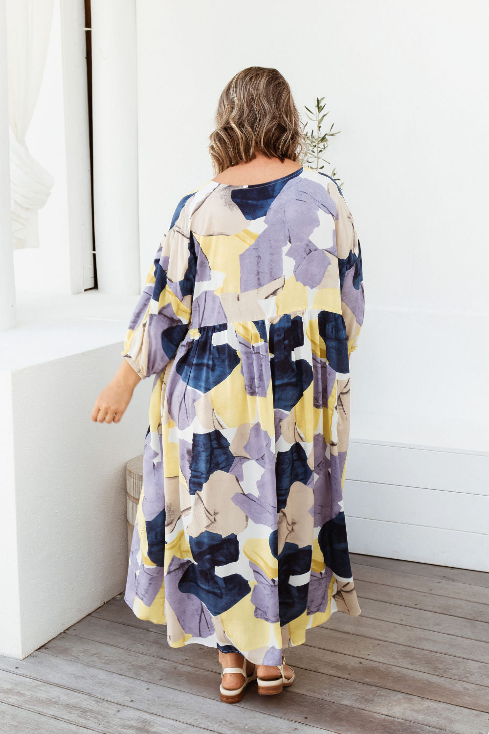    relaxed-fit-maxi-dress-blue-abstract-design
