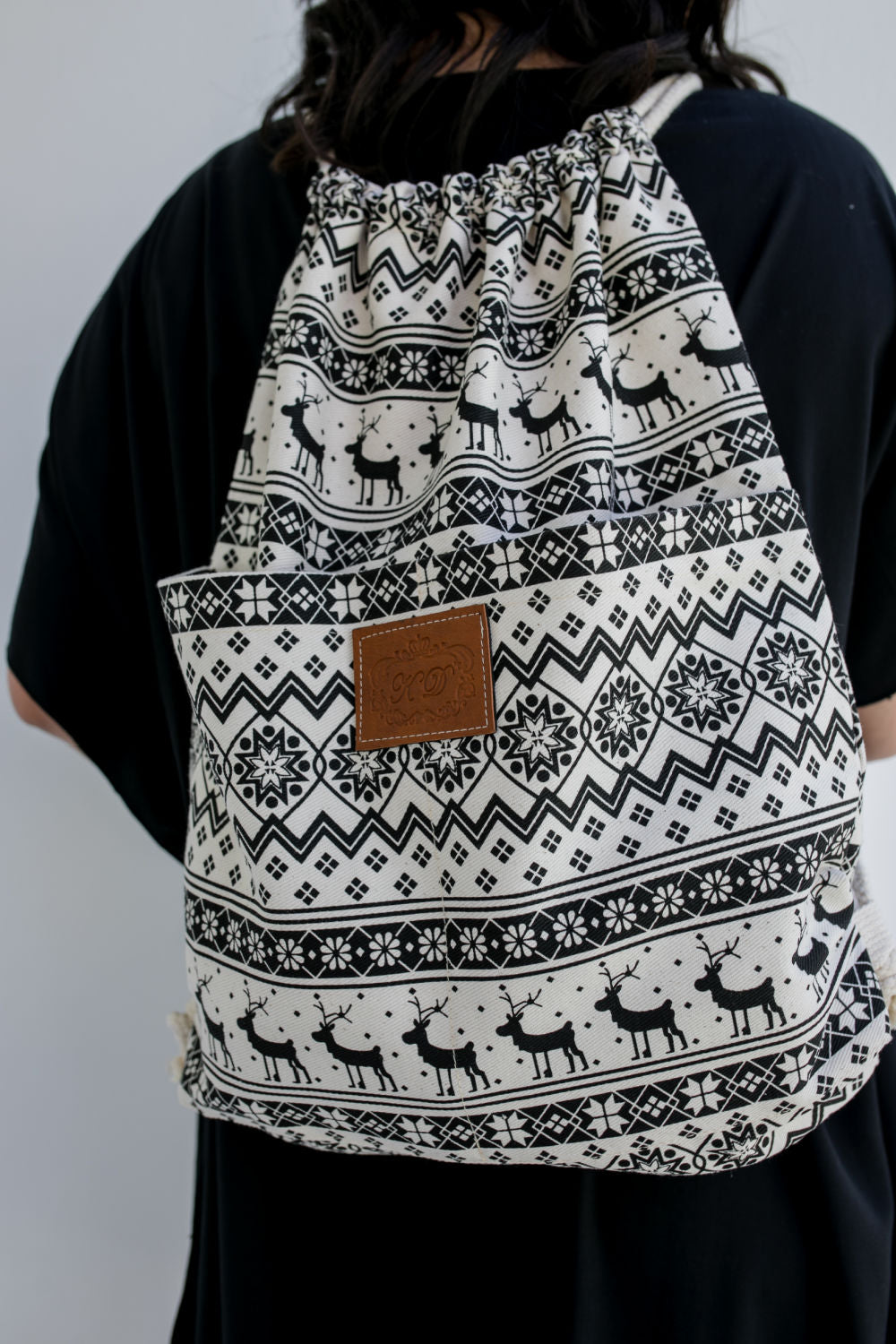    canvas-backpack-black-white-reindeer