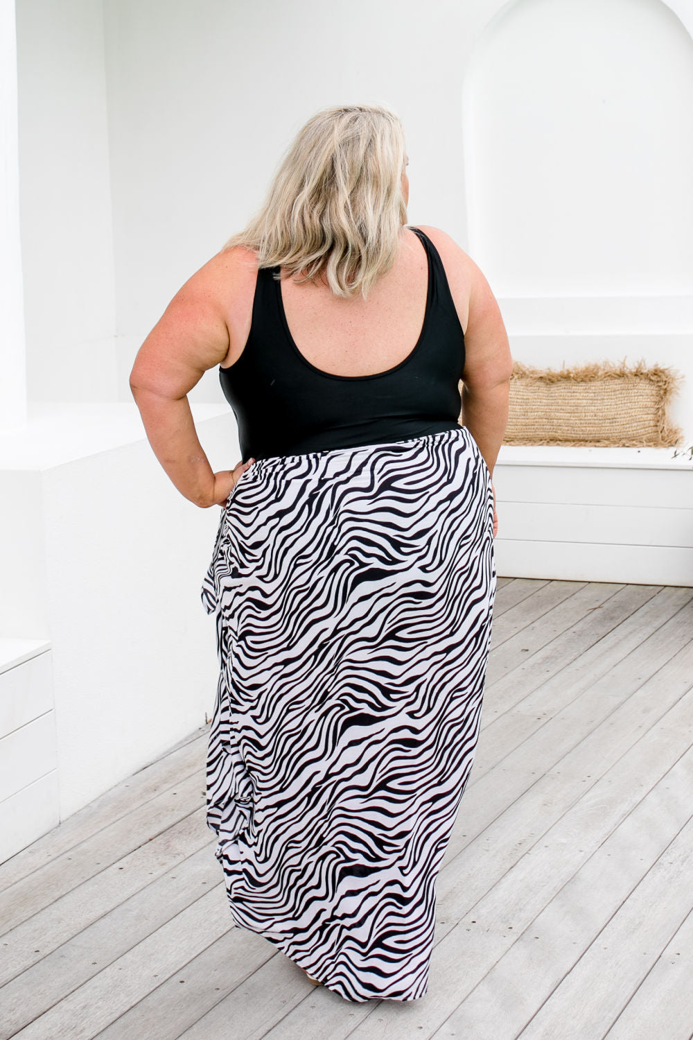    plus-size-sarong-zebra-black-white
